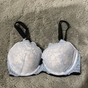 Victoria’s Secret Light Blue Lace 32DD Bra